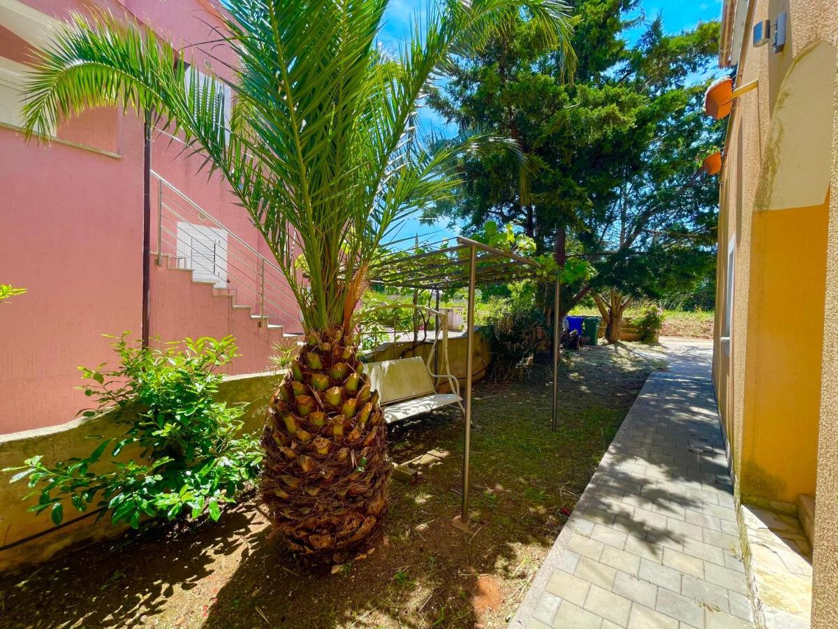 Apartments Vitalia Premantura Exterior photo